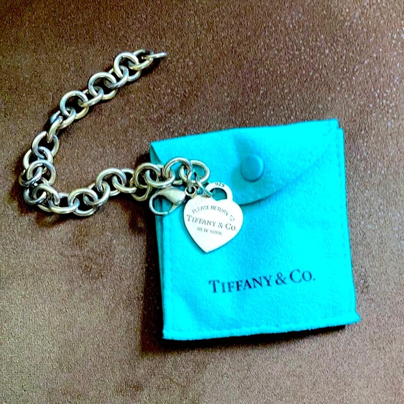 Tiffany & Co. Jewelry - VGUC classic Tiffany & Co. Heart Tag chain bracelet